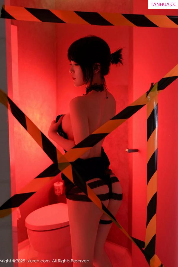 汁汁  [XiuRen]高清写真图 2025.04.10 No.10134 汁汁 浅色风衣第35张图片